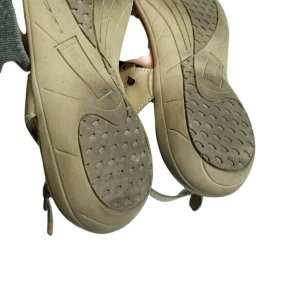 Cobb Hill New Balance Womens Leather Sandals 7M Gold Open Toe Perforated Design - Picture 9 of 13